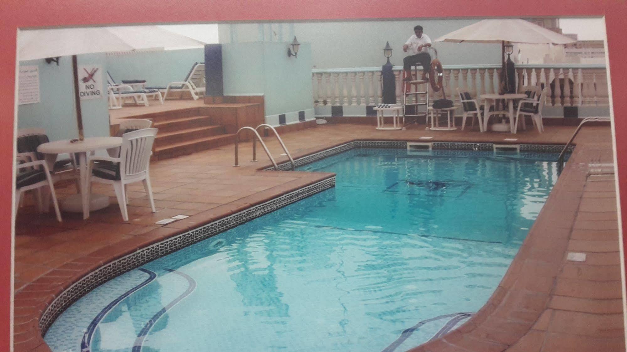 Jonrad Hotel Dubai Esterno foto