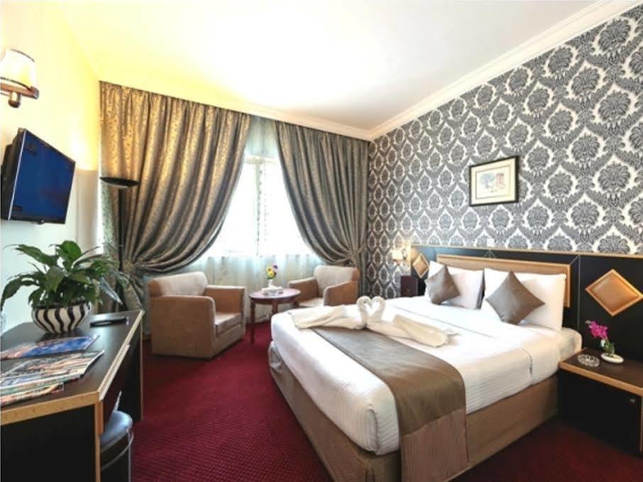 Jonrad Hotel Dubai Esterno foto