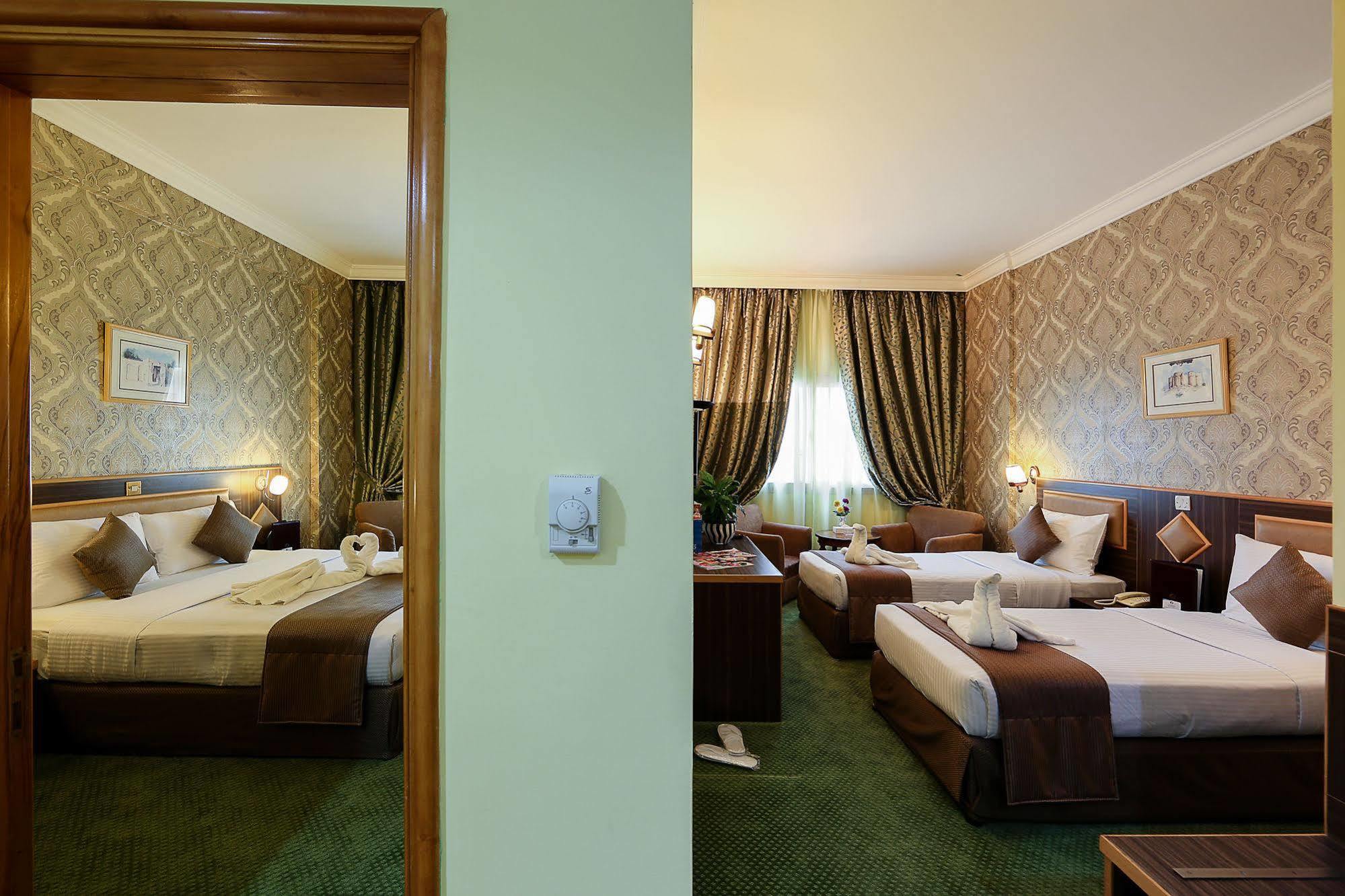 Jonrad Hotel Dubai Esterno foto
