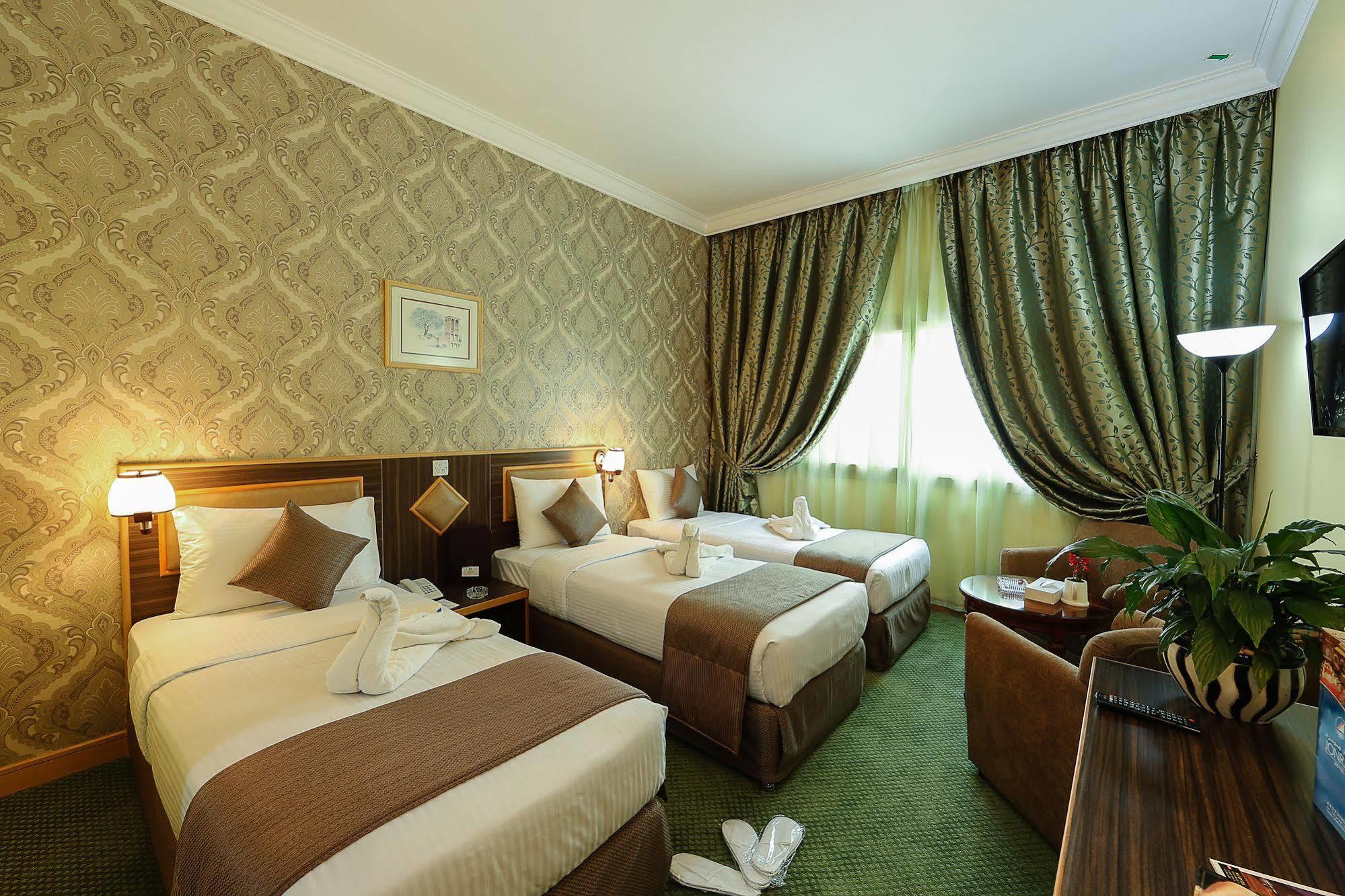Jonrad Hotel Dubai Esterno foto
