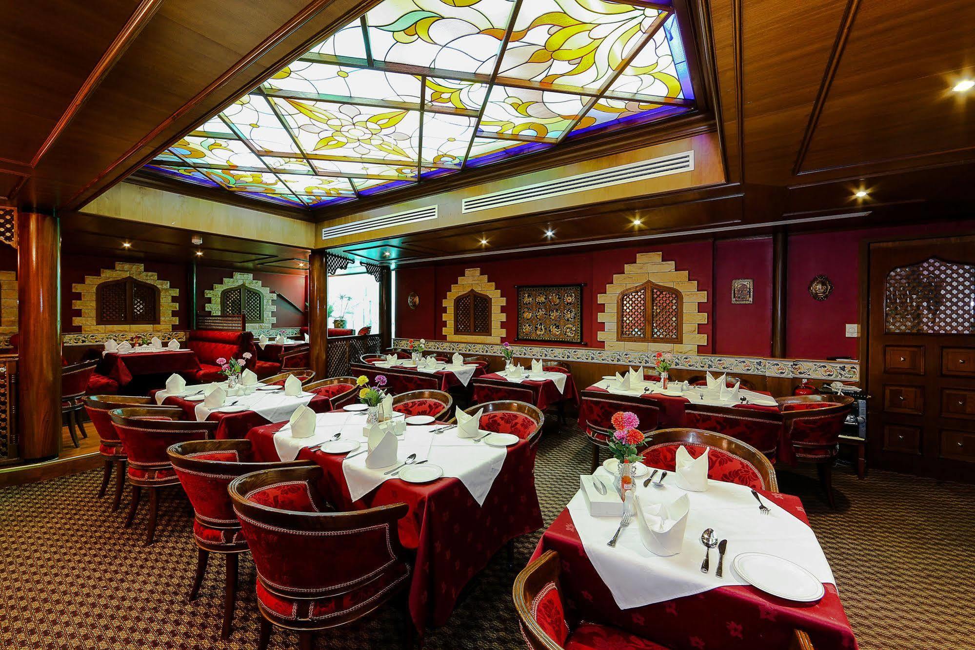 Jonrad Hotel Dubai Esterno foto